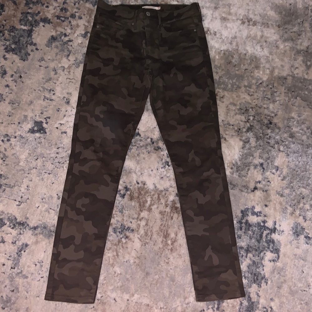 Levi’s camo skinny - size 28